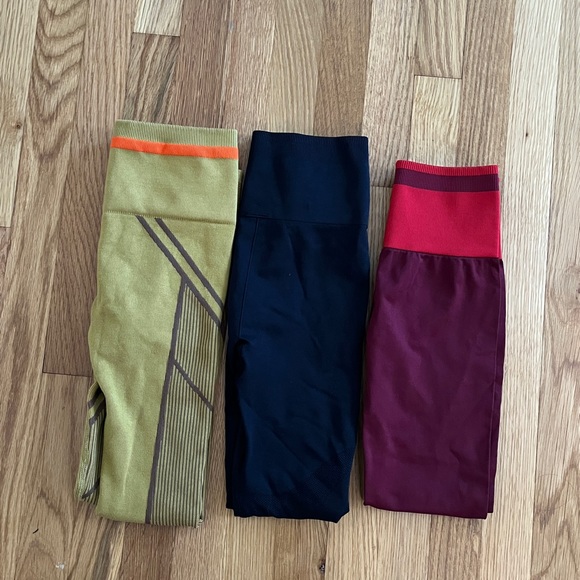 Fabletics High waisted Seamless Leggings x small, sold as multiple - Picture 3 of 4